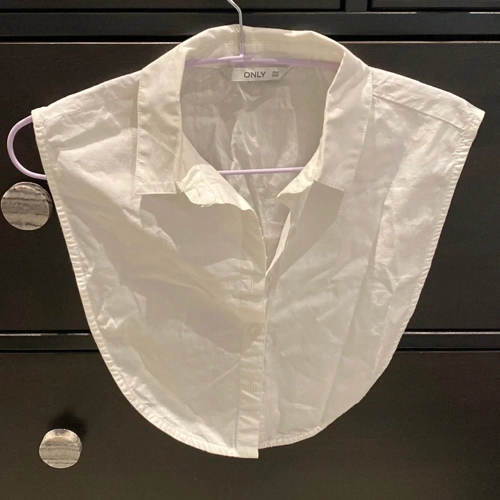 Collar - Picture 1 of 2